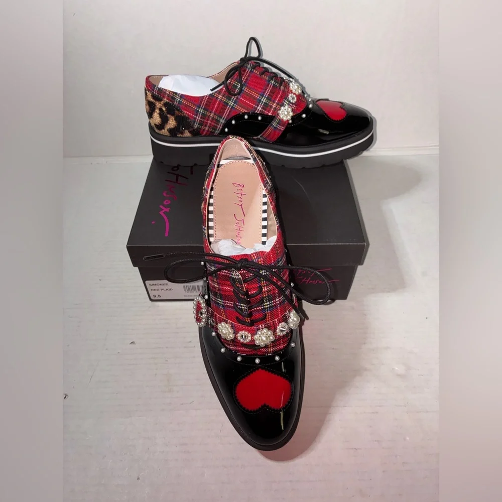 NIB Betsey Johnson Simonee Red Plaid Embellished Lace Up Oxford Loafers Size 9.5 - Picture 2 of 7